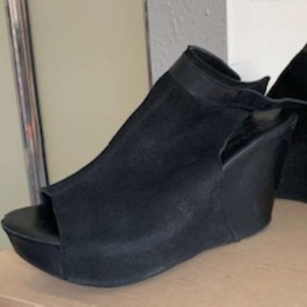 The Berit By Kork-Ease! The Perfect Transition Into Fall.